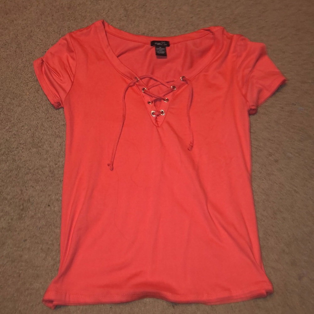 T-shirt, never worn M